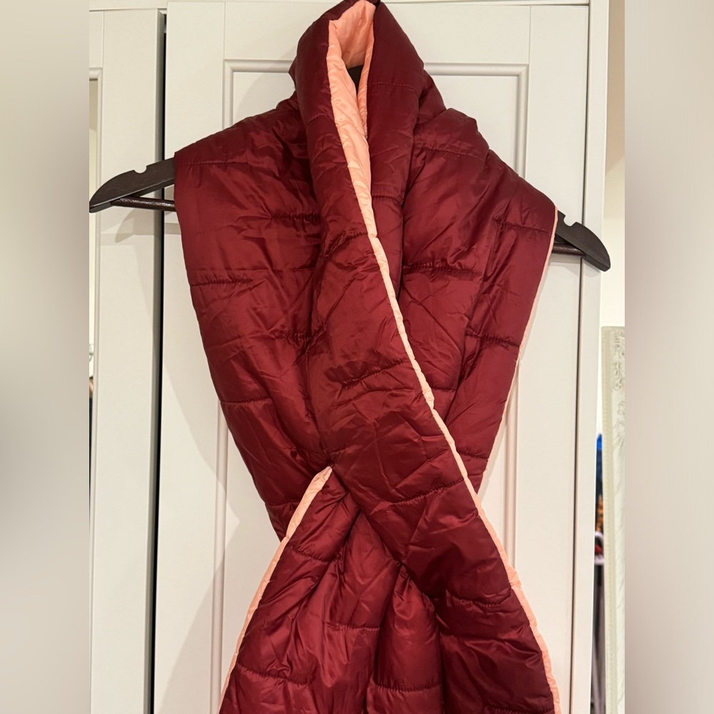 FWD packable reversible puffy scarf